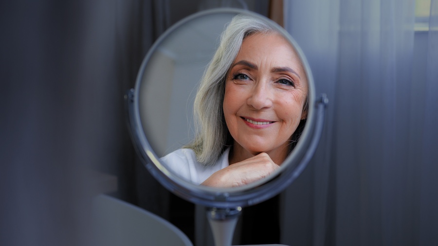 woman with grey hair blend